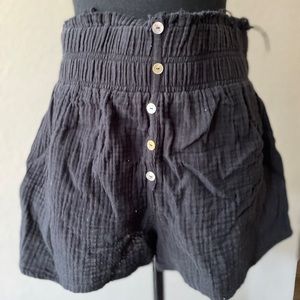 Francesca’s stretchy waist black shorts